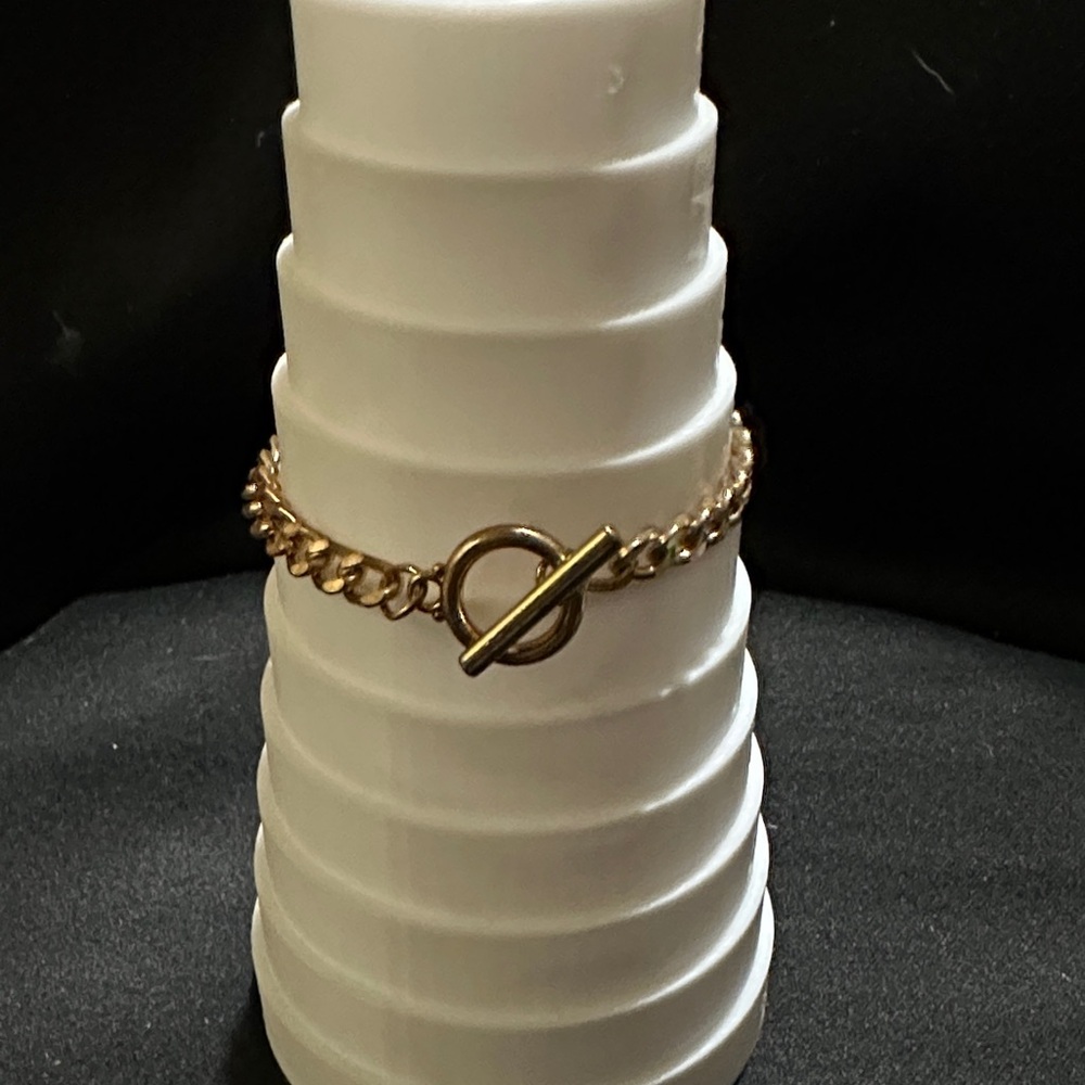 Gold Chain Bracelet with Toggle Clasp